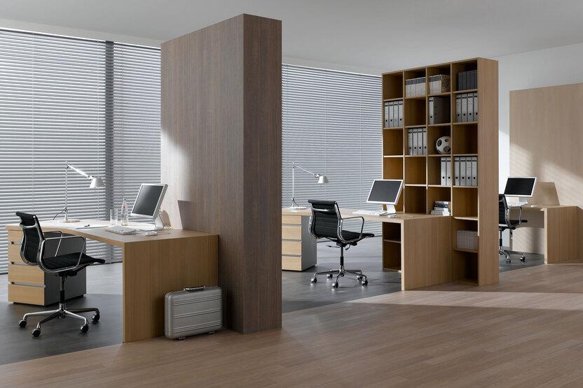 Impression eines Arbeitszimmers im Stil Großraumbüro