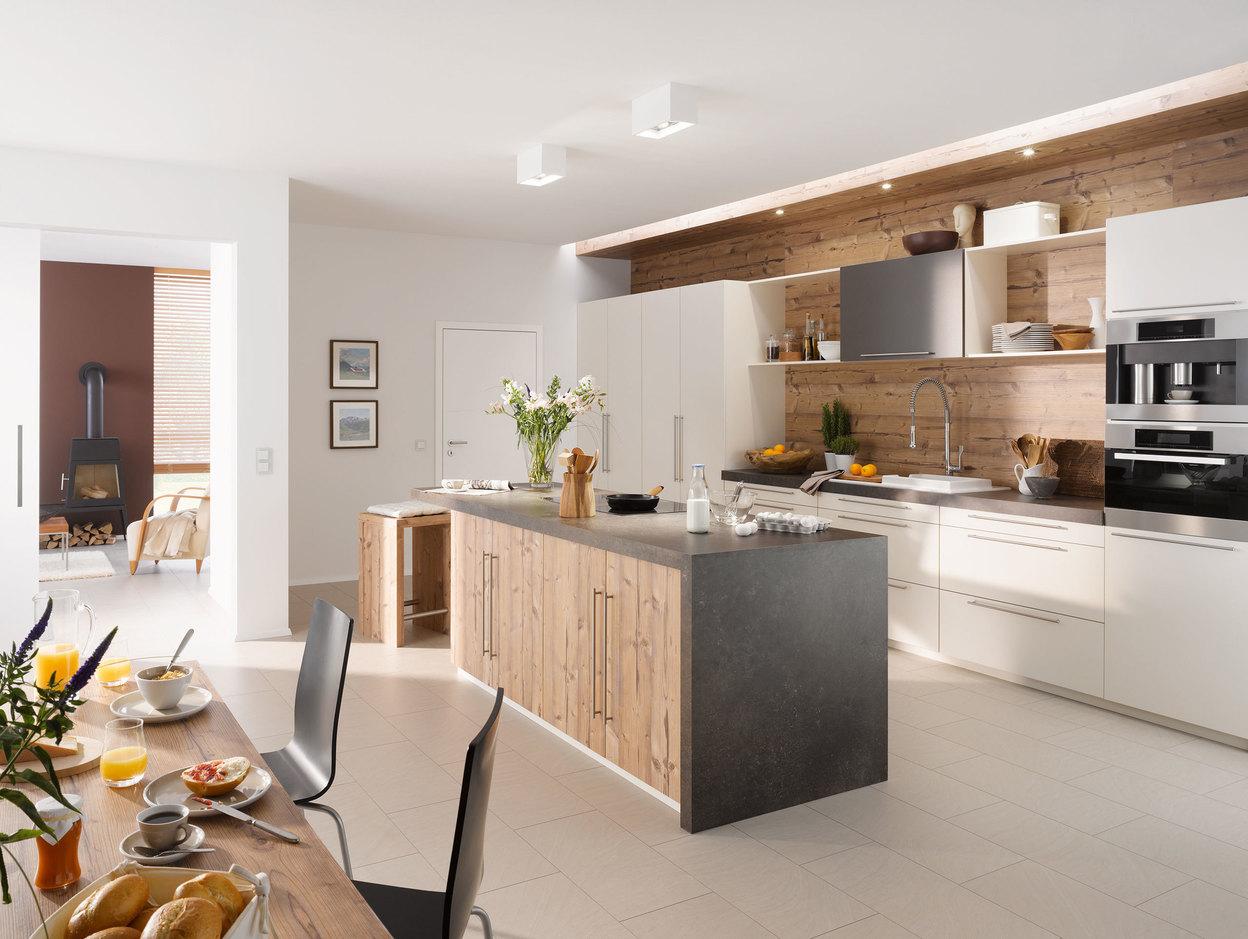 Impressionen eines Küchenstudios Impressionen einer Küche mit Esszimmer mit hellen Holzmöbeln und dunklen und weißen Fronten im Kontrast