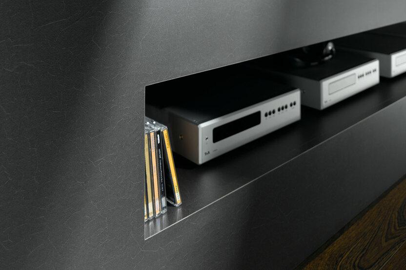 Detailaufnahme einer TV-Trennwand und innenliegendem Regal Detailaufnahme einer TV-Trennwand und innenliegendem Regal für Receiveraufbewahrung